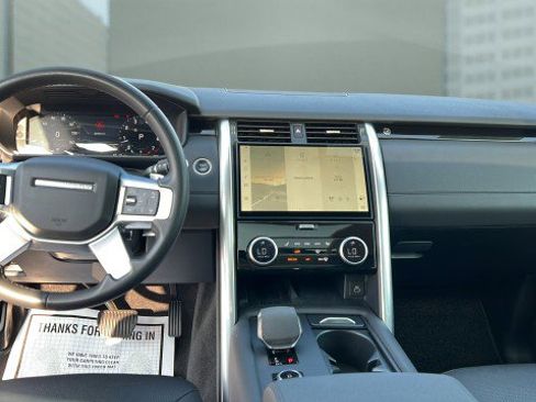 Used 2024 Land Rover Discovery S image 24