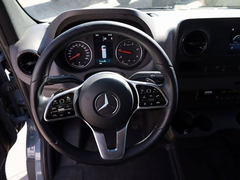 Used 2022 Mercedes-Benz Sprinter 2500 image 15