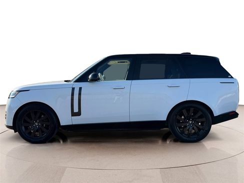 Used 2023 Land Rover Range Rover SE image 2