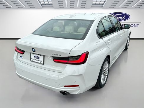 Used 2023 BMW 330i Sedan w/ Premium Package image 4