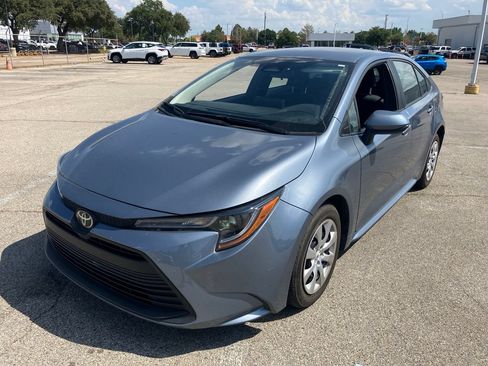 Used 2025 Toyota Corolla LE FWD image 1