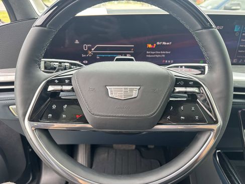 Certified 2025 Cadillac Escalade IQ Luxury 2 w/ LPO, Premium Carpet Package AWD/4WD image 29