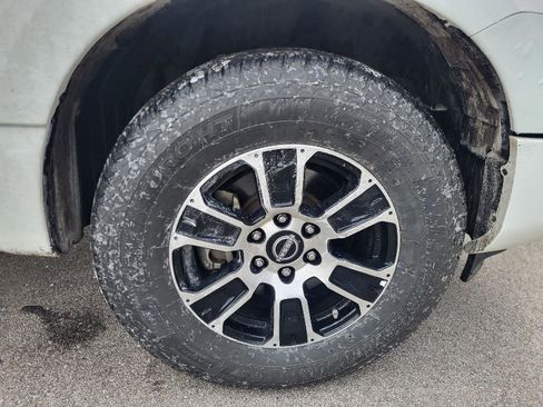 Used 2023 Nissan Titan SV image 14