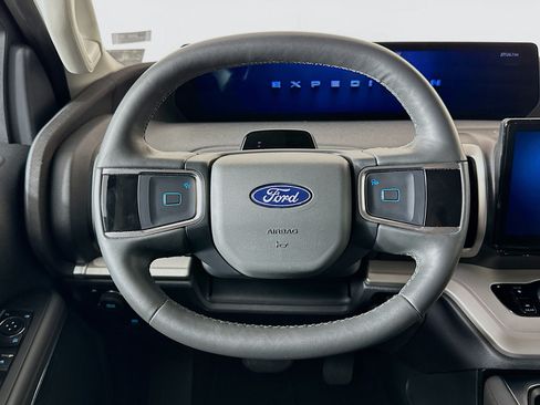 Used 2025 Ford Expedition Active AWD/4WD image 18