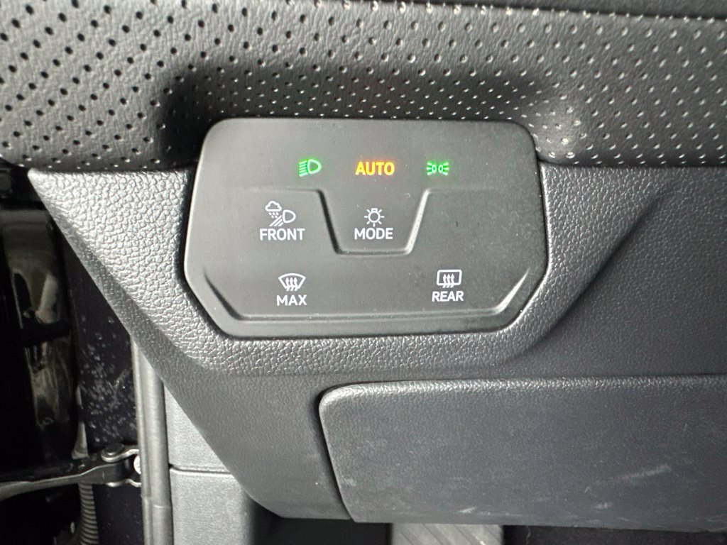 Used 2025 Volkswagen Atlas Cross Sport SE AWD/4WD image 52