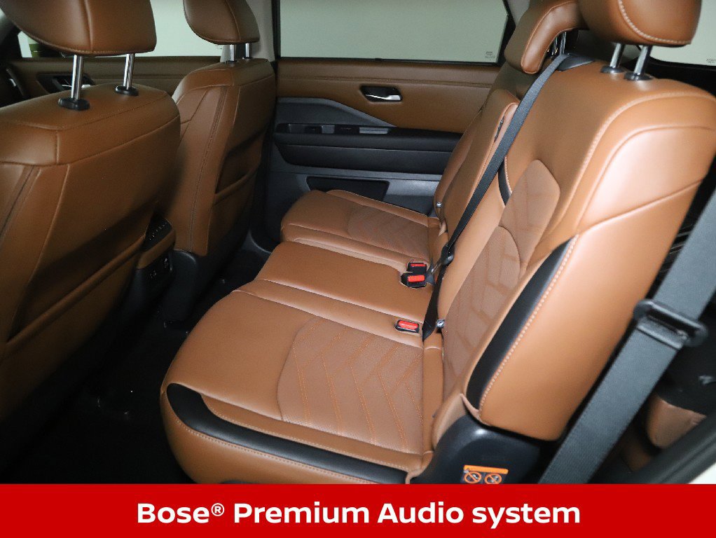 Certified 2024 Nissan Pathfinder Platinum w/ Cargo Package AWD/4WD image 16