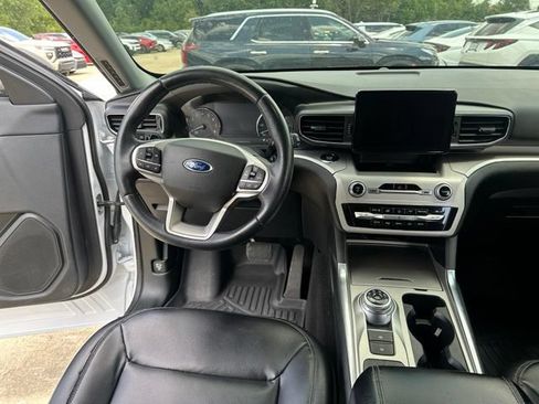 Used 2020 Ford Explorer XLT w/ Equipment Group 202A RWD image 16