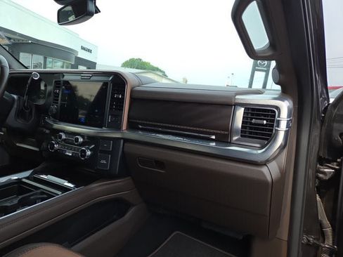 Used 2025 Ford F350 King Ranch AWD/4WD image 15