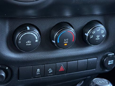 Used 2013 Jeep Wrangler Unlimited Sport AWD/4WD image 21