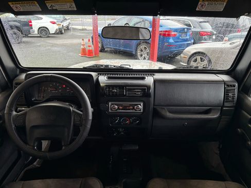 Used 2004 Jeep Wrangler X image 9