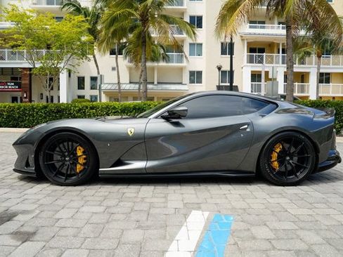 Used 2020 Ferrari 812 Superfast RWD image 16