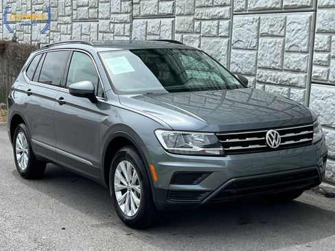 Used 2018 Volkswagen Tiguan SE FWD image 3