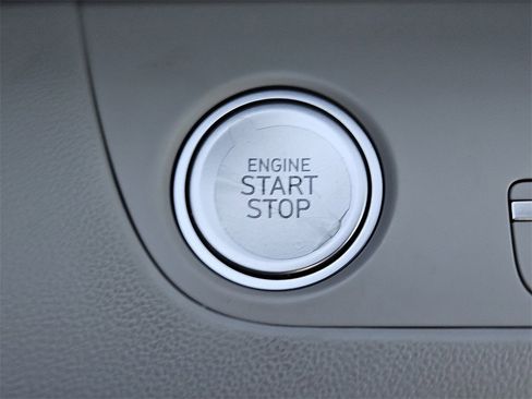 New 2025 Hyundai Elantra Limited image 21