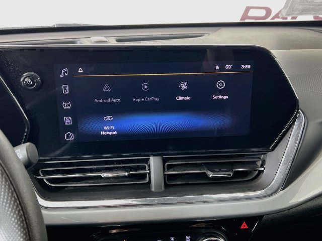 Used 2025 Chevrolet Trax LT FWD image 17