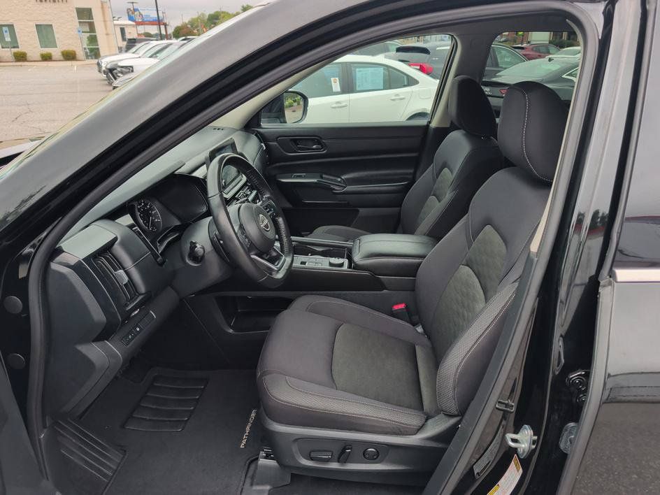 Used 2024 Nissan Pathfinder SV AWD/4WD image 8