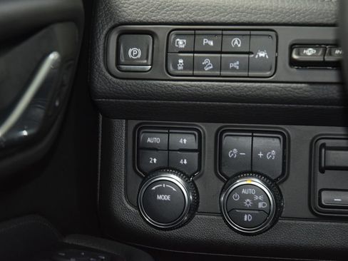 Used 2024 GMC Yukon XL Denali w/ Advanced Technology Package AWD/4WD image 37