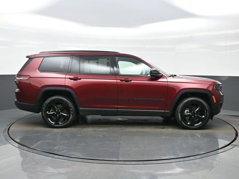 Used 2025 Jeep Grand Cherokee L Limited w/ Luxury Tech Group II AWD/4WD image 10