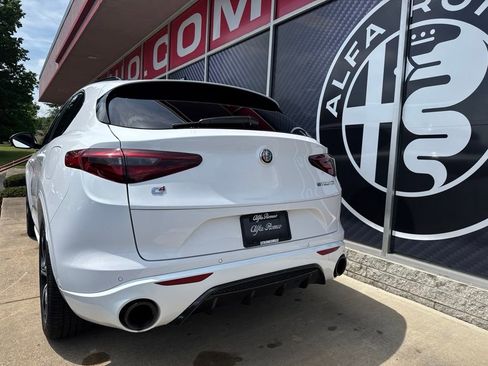 Used 2022 Alfa Romeo Stelvio Veloce AWD/4WD image 12