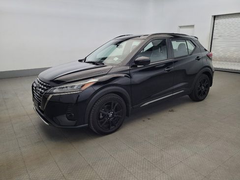 Used 2022 Nissan Kicks SR w/ Premium Package FWD image 2