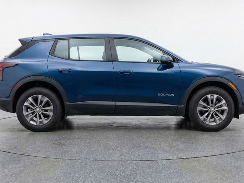 Used 2025 Chevrolet Equinox LT image 11