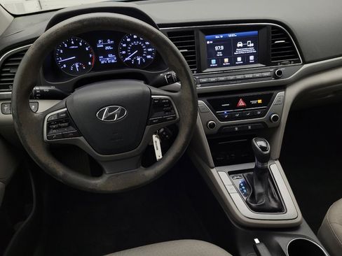Used 2017 Hyundai Elantra SE image 22