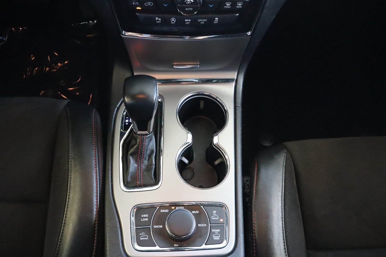 Used 2021 Jeep Grand Cherokee Trailhawk AWD/4WD image 32