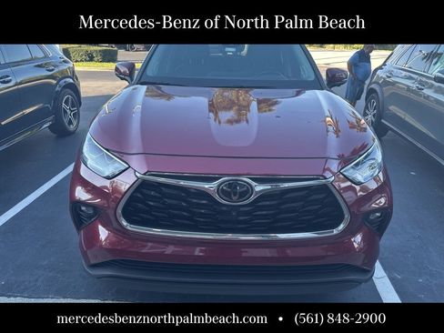 Used 2024 Toyota Highlander Limited image 2