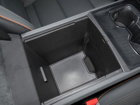 Used 2024 GMC Acadia AT4 w/ Luxury Package image 25