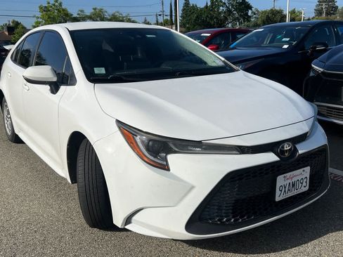 Certified 2021 Toyota Corolla LE FWD image 3