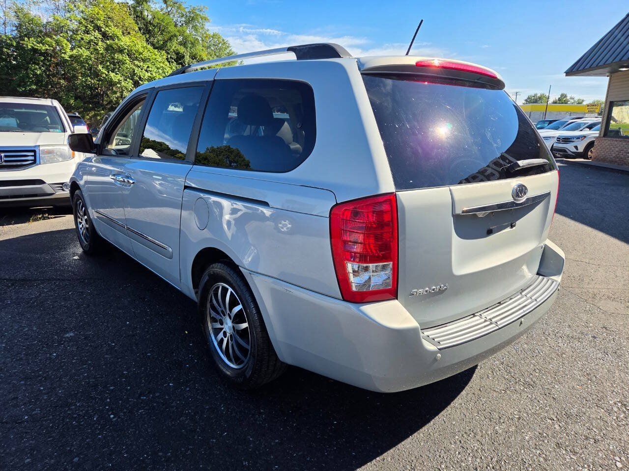Used 2012 Kia Sedona EX w/ Luxury Pkg FWD image 7