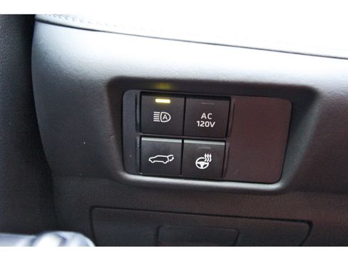 Used 2021 Toyota Highlander Limited FWD image 23