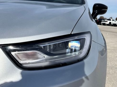 Used 2024 Chrysler Pacifica Touring-L image 11