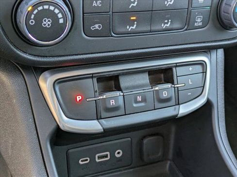 Used 2024 GMC Terrain SLE image 12