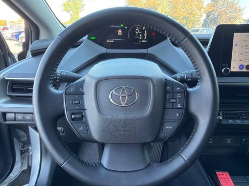 Used 2025 Toyota Prius LE FWD image 17