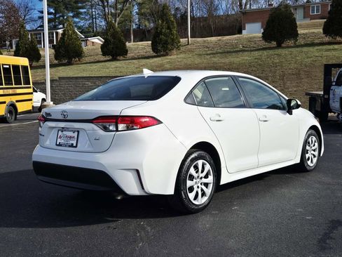 Used 2023 Toyota Corolla LE image 3