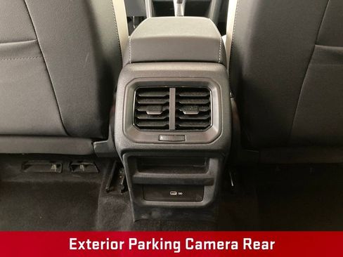 Used 2025 Volkswagen Taos SE AWD/4WD image 16
