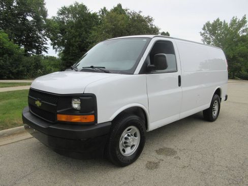 Used 2017 Chevrolet Express 2500 RWD image 38