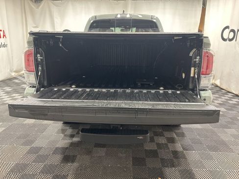 Used 2022 Toyota Tacoma TRD Off-Road image 15