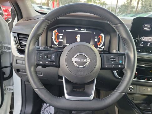 Certified 2022 Nissan Rogue Platinum w/ Head-Up Display Package image 18