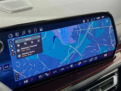 Used 2025 Chevrolet Traverse RS image 13