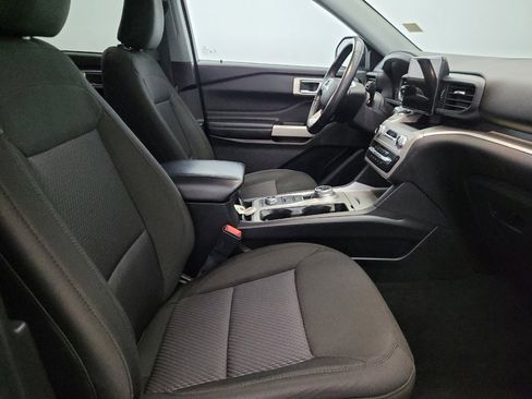 Used 2022 Ford Explorer XLT image 21