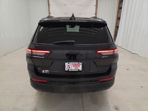 Used 2021 Jeep Grand Cherokee L Laredo image 4