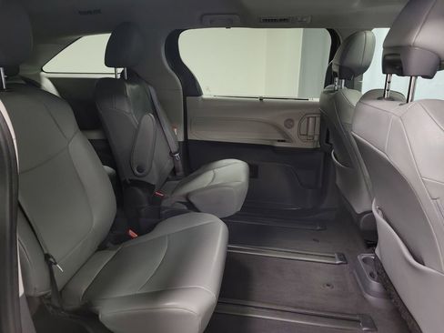 Used 2024 Toyota Sienna XLE AWD/4WD image 26