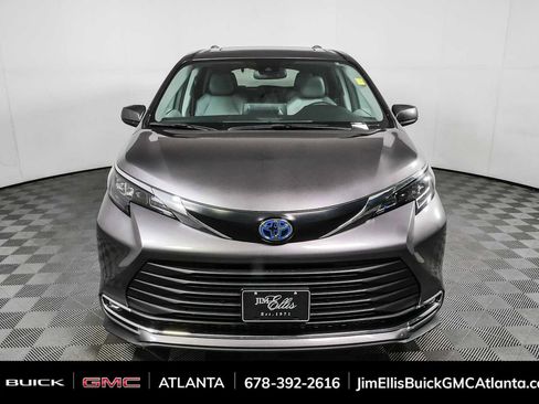 Used 2024 Toyota Sienna XLE FWD image 26