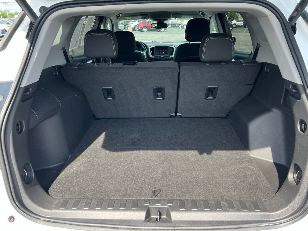 Used 2023 GMC Terrain SLE w/ Driver Convenience Package FWD image 26