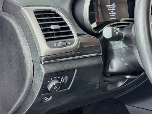 Used 2022 Jeep Grand Cherokee Limited AWD/4WD image 10