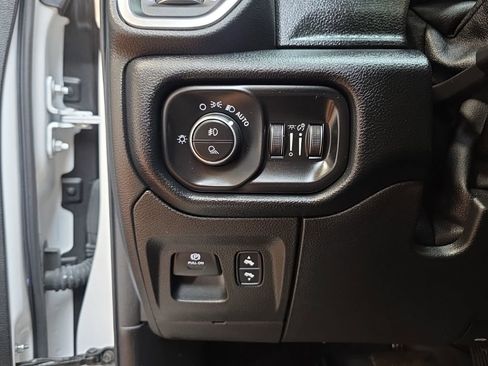 Used 2021 RAM 1500 Laramie image 24