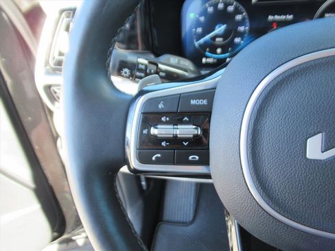 Used 2023 Kia Sorento SX Prestige image 18