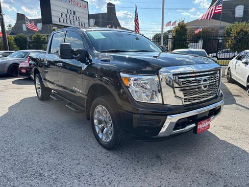 Used 2022 Nissan Titan SV w/ SV Convenience Package image 4