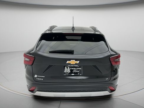Used 2025 Chevrolet Trax LT w/ LT Convenience Package FWD image 7